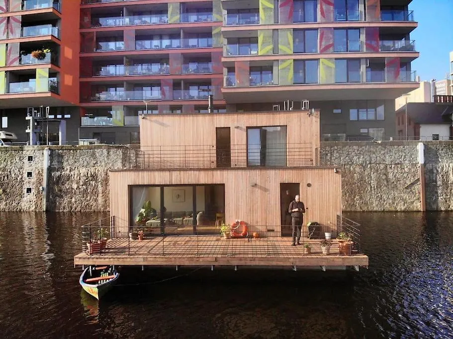One Of The Kind Prague Houseboat Experience +Boat Villa Csehország